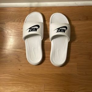 NIKE FLIP FLOPS: Used, White and Black